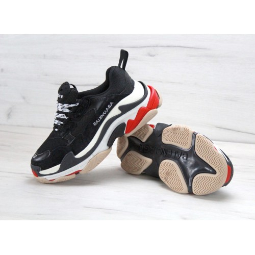 Кроссовки Balenciaga Triple S Black Red